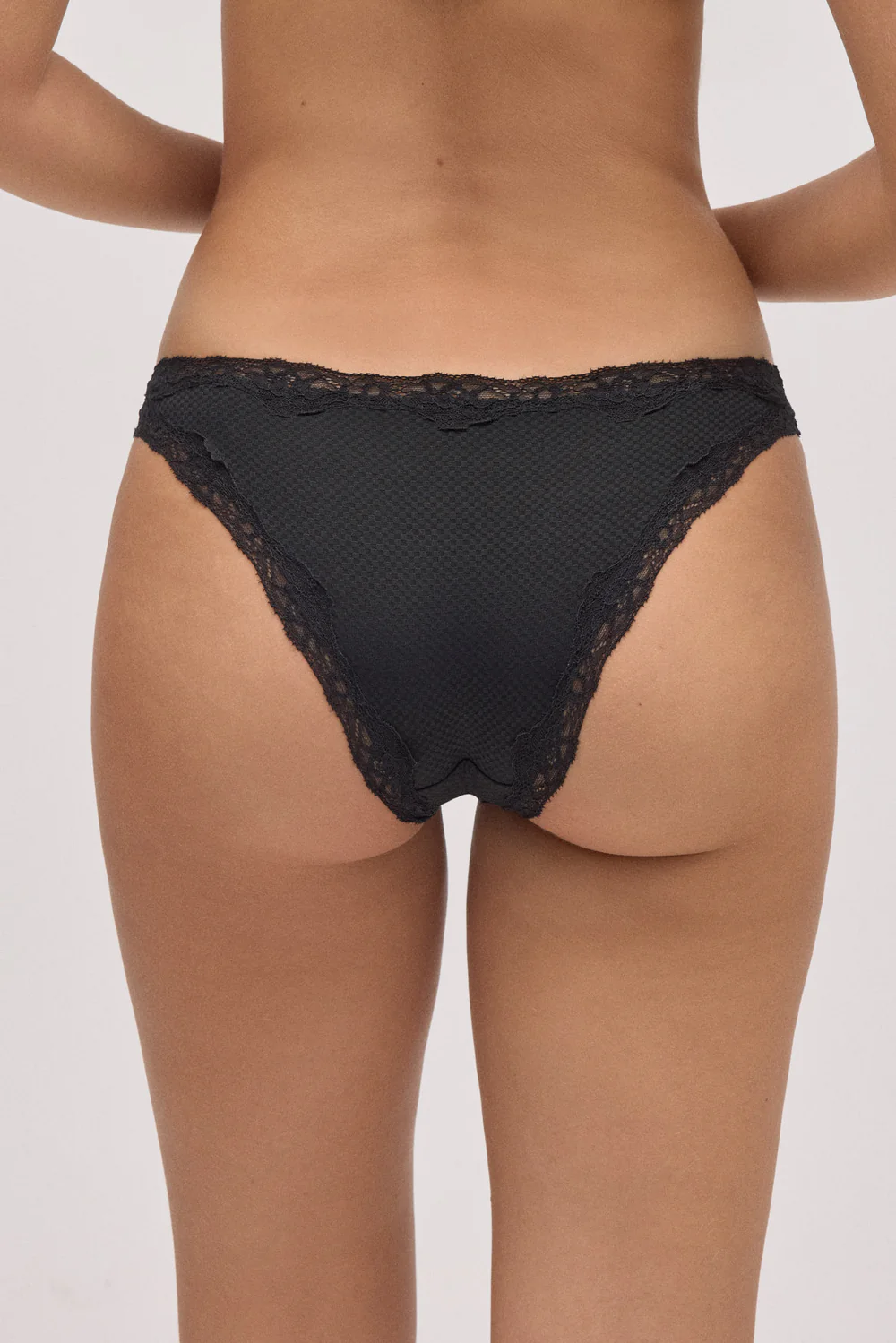 Cueca brasileira em renda