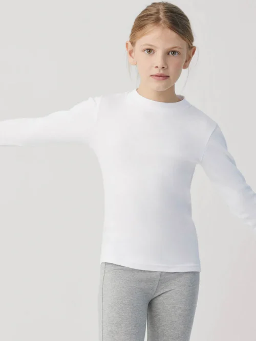 Camisola branca quente de manga comprida com gola semi-cisne