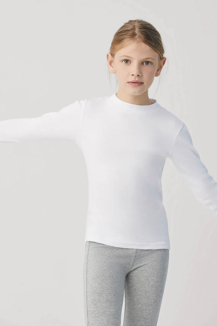 Camisola branca quente de manga comprida com gola semi-cisne